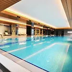 Trendy Cool Bright Studio Parking Poolviews! #254