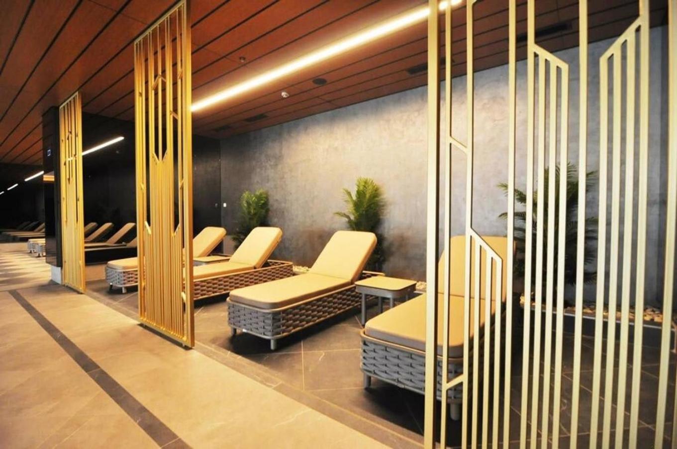 Trendy Cool Bright Parking Poolviews! #254 Daire