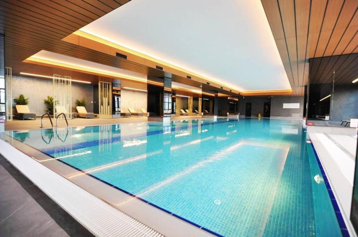 Daire Trendy Cool Bright Parking Poolviews! #254