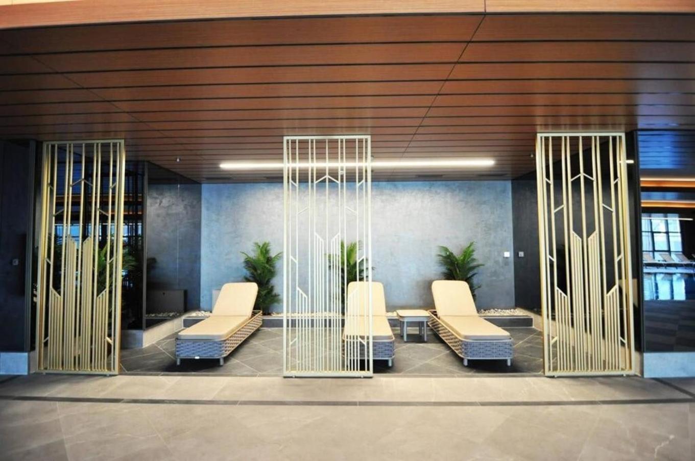 Daire Trendy Cool Bright Parking Poolviews! #254 *