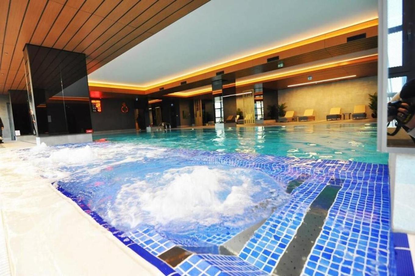 Daire Trendy Cool Bright Parking Poolviews! #254 *