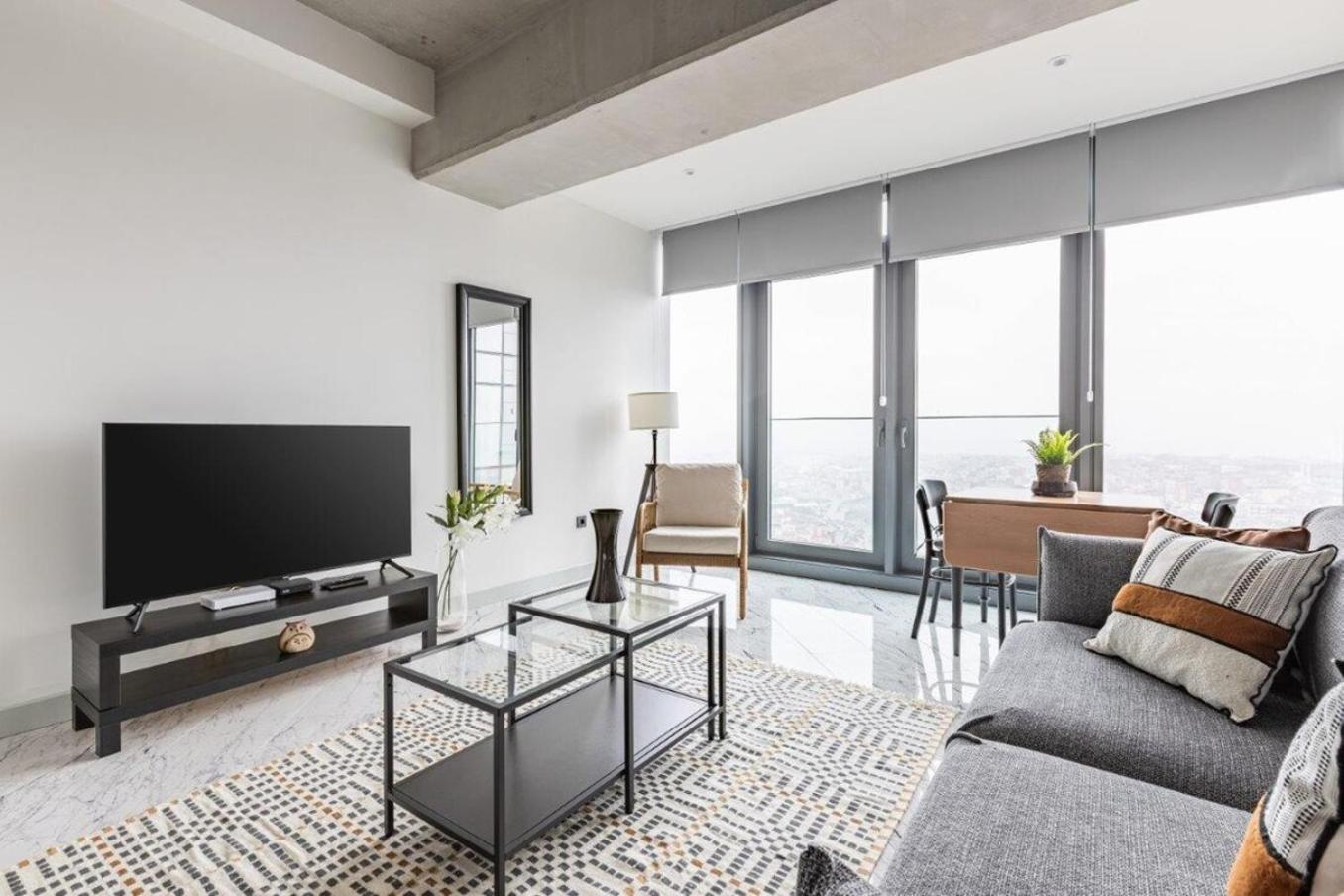 Trendy Cool Bright Parking Poolviews! #254 *