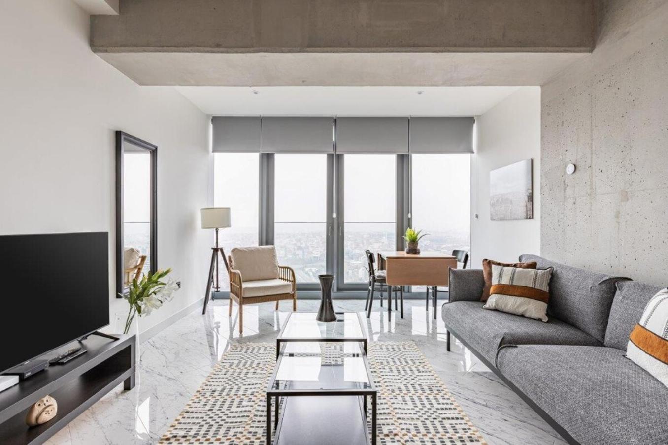 Trendy Cool Bright Parking Poolviews! #254 * İstanbul