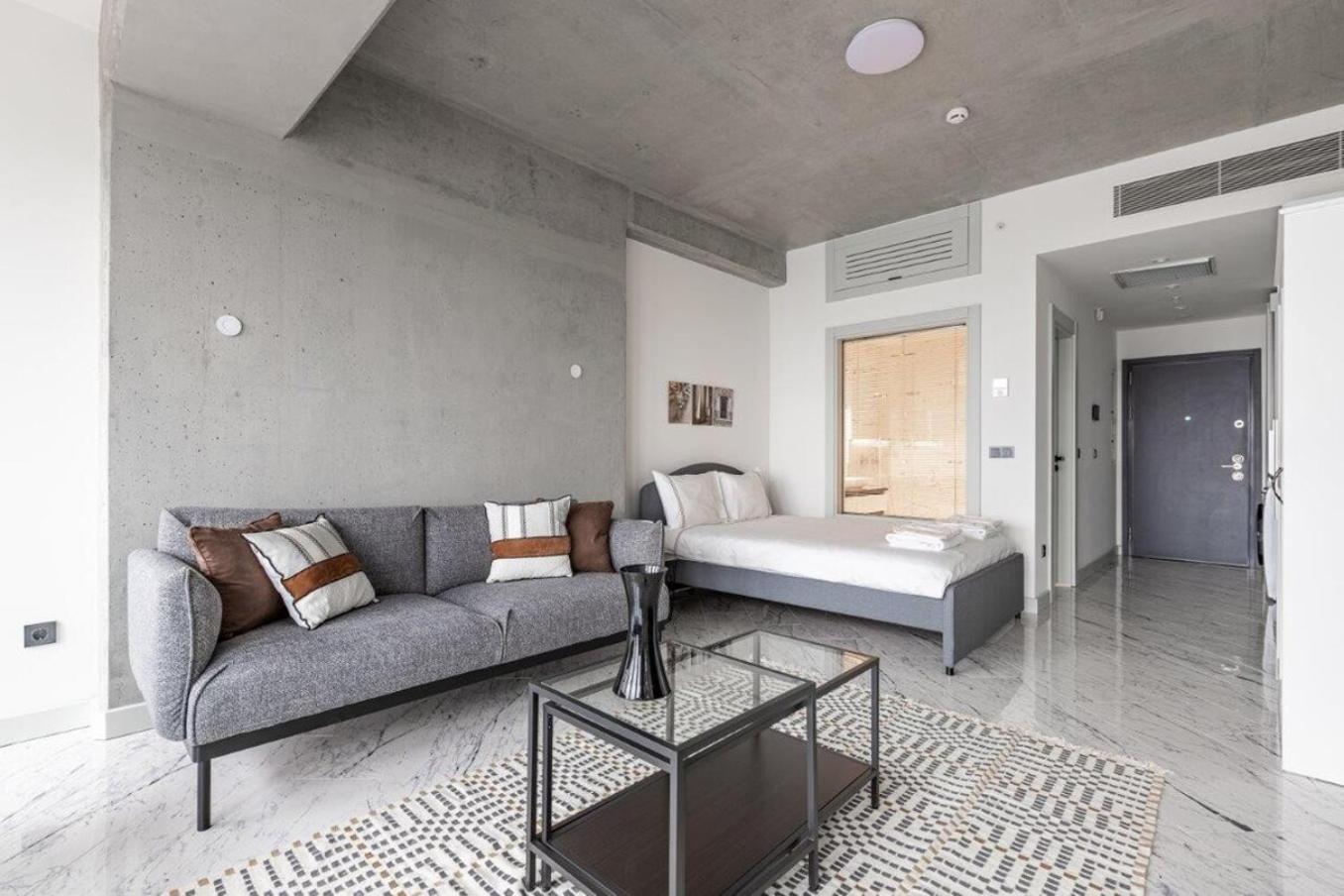 Trendy Cool Bright Parking Poolviews! #254
