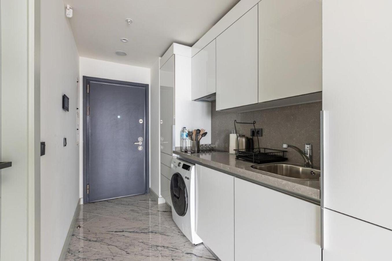 Trendy Cool Bright Parking Poolviews! #254 Istambul